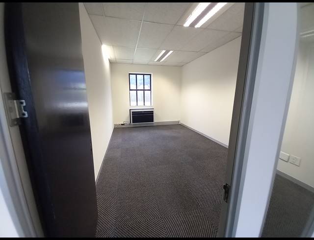 631M² OFFICE TO LET IN BRYANSTON